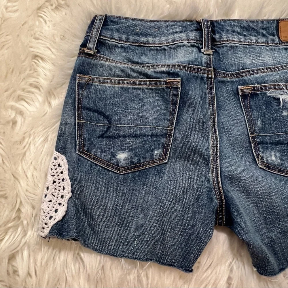 American Eagle Women's Size 0 Regular Boy Crop Denim Shorts Crochet Medium Wash